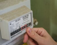 Cette astuce lui permet de ne rien payer pour son électricité