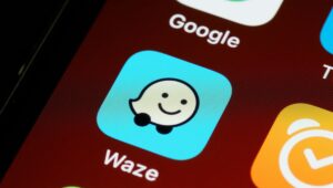 Waze vous permettra de signaler les accidents de la route avec votre voix