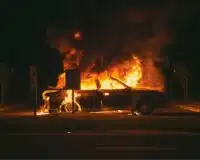 Une Tesla provoque un accident dans les Deux-Sèvres, les occupants meurent dans les flammes