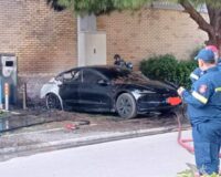 Une Tesla Model 3 prend feu, le pire a été évité pour les pompiers