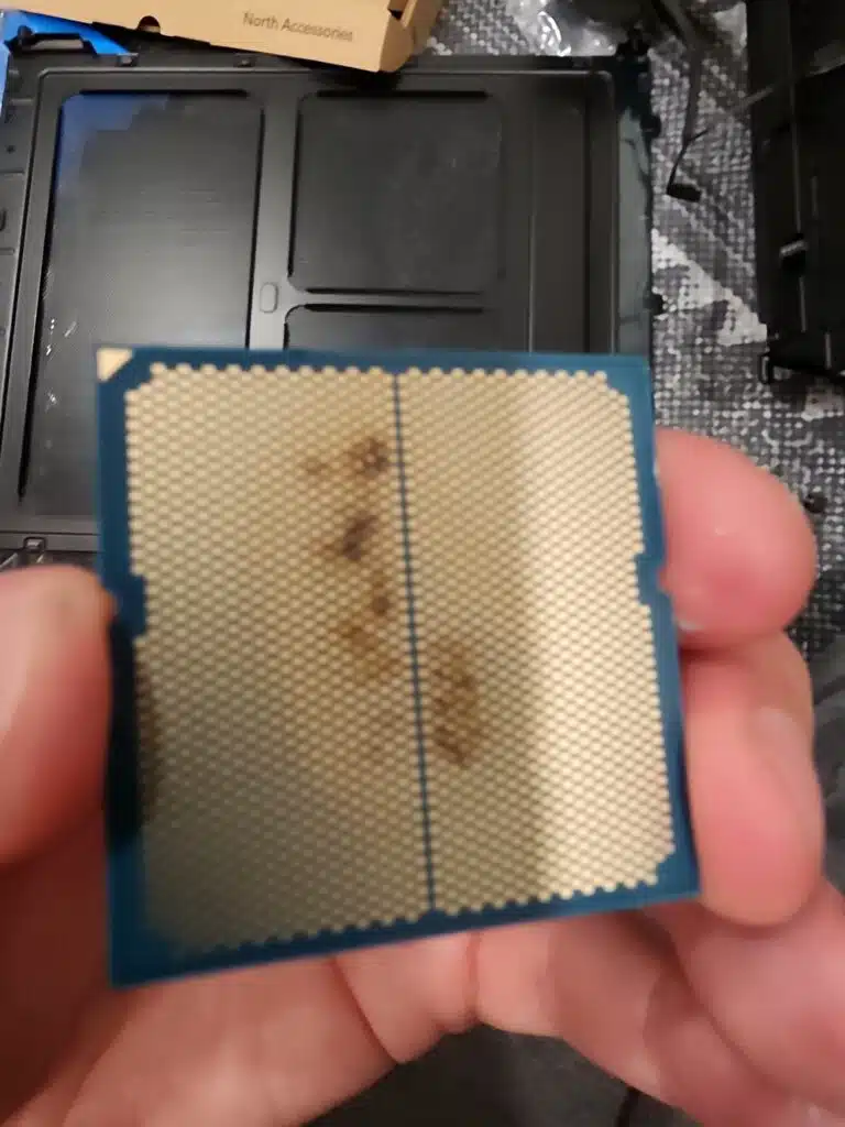 Ryzen 7 9800X3D processeur carte mère surchauffe