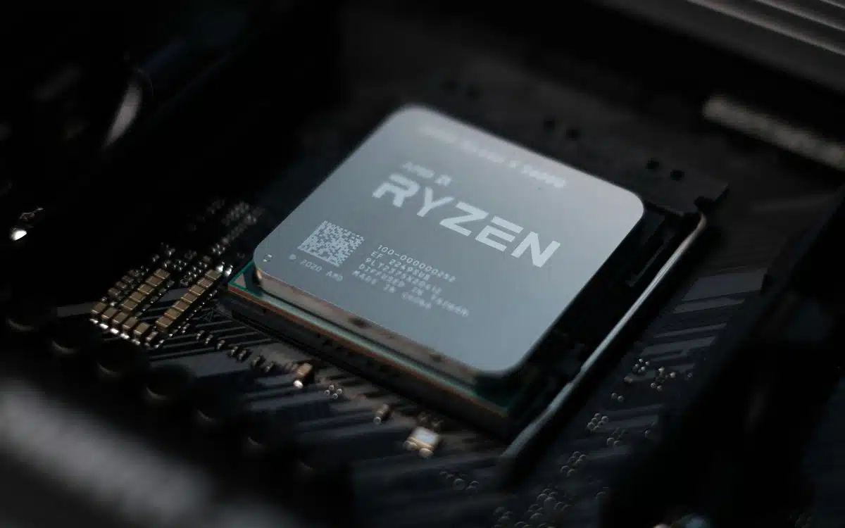 Ryzen 7 9800X3D processeur carte mère surchauffe