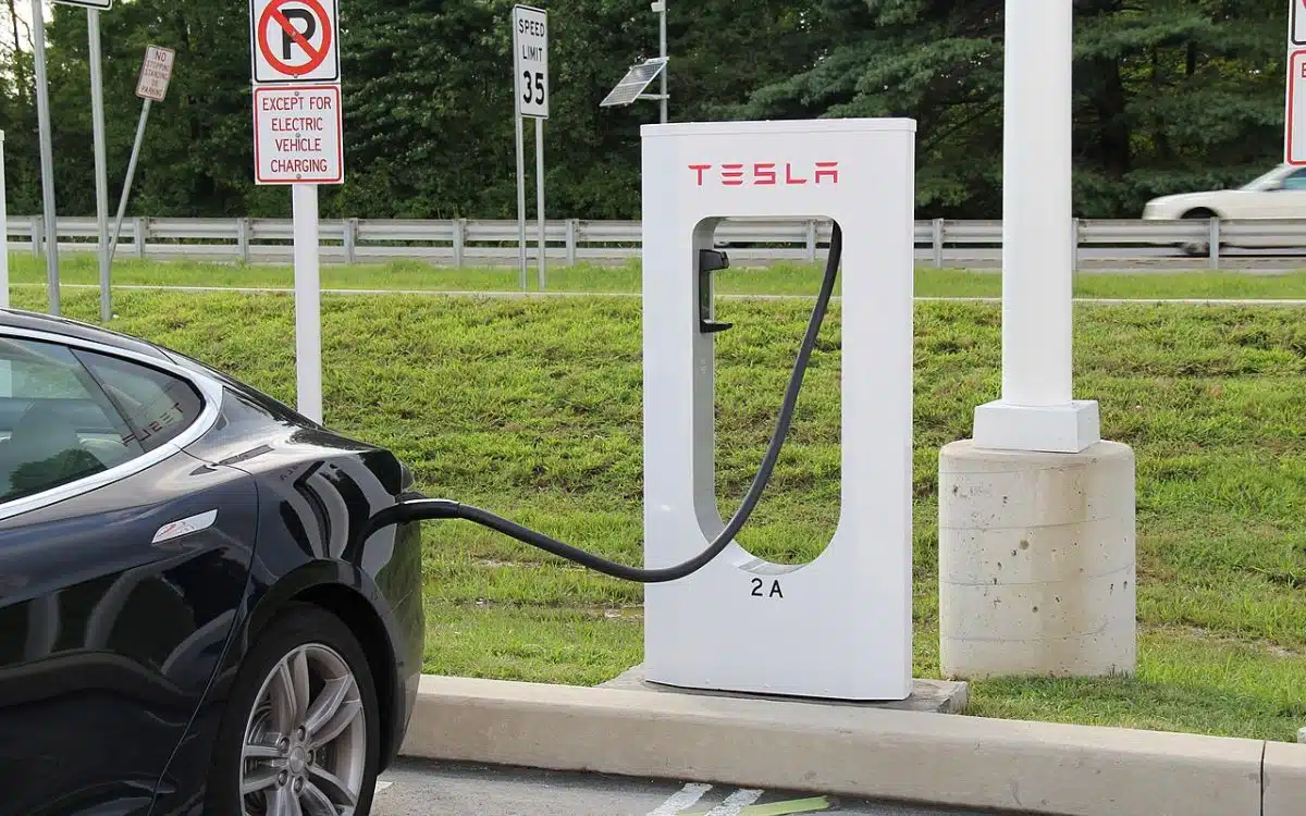 Tesla Superchargeur véhicule électrique V4 Cabinet